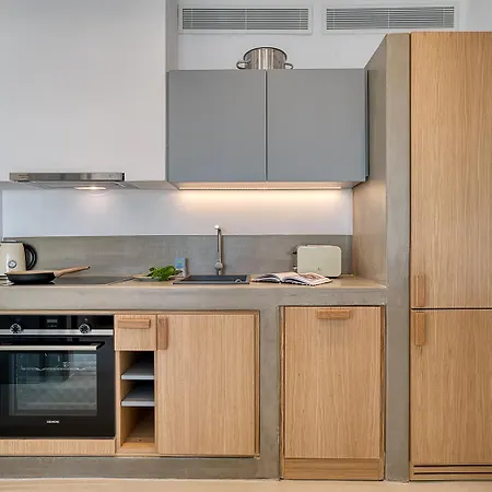 Clementina Paros Daire