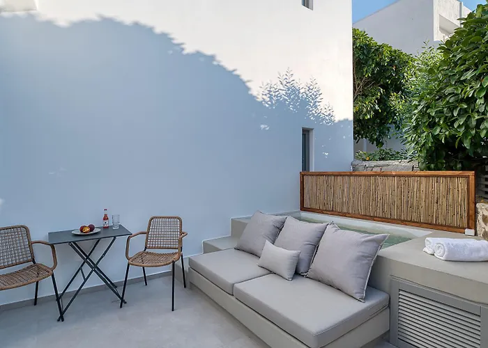 Clementina Paros Daire