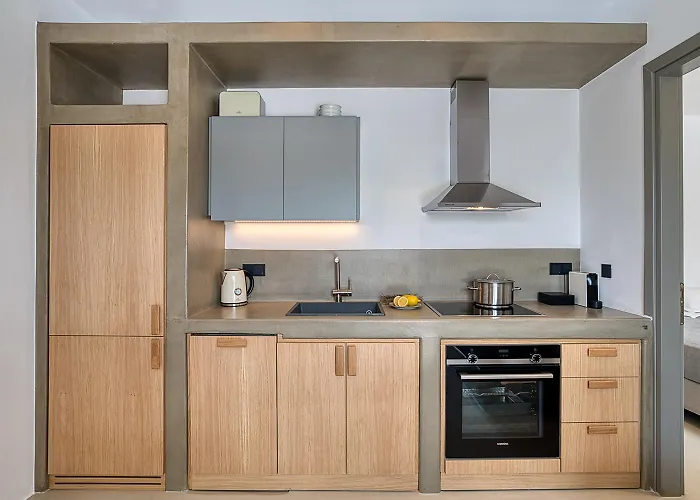 Clementina Paros Daire