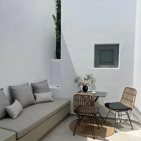 Clementina Paros 아파트