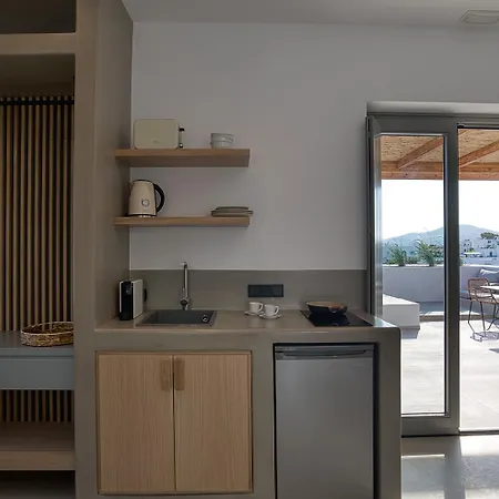 Clementina Paros 나오우사