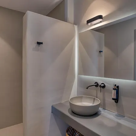 Clementina Paros 나오우사