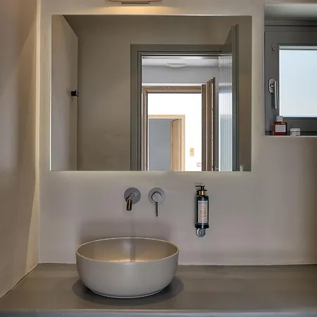 Clementina Paros * Naousa (Paros)