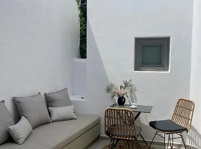 Clementina Paros Apartment