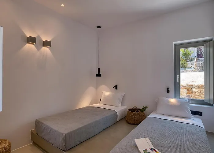 Clementina Paros * Naousa (Paros)